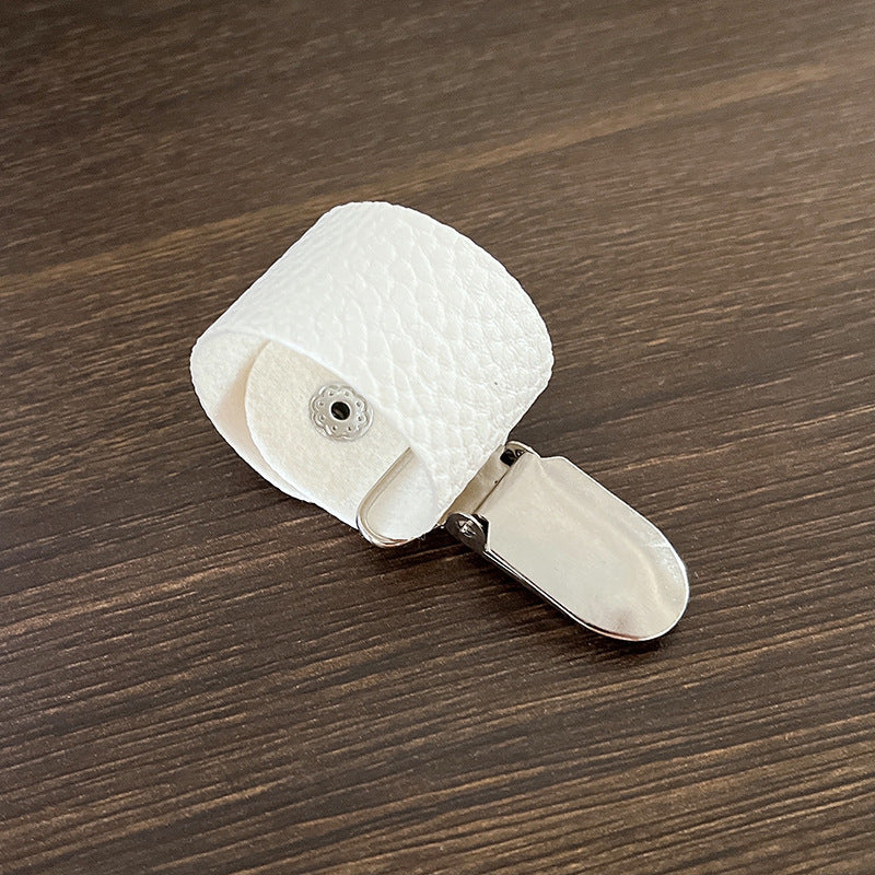 AuraClip™ Magnetic Leather Hat Holder – Hands-Free Travel Essential