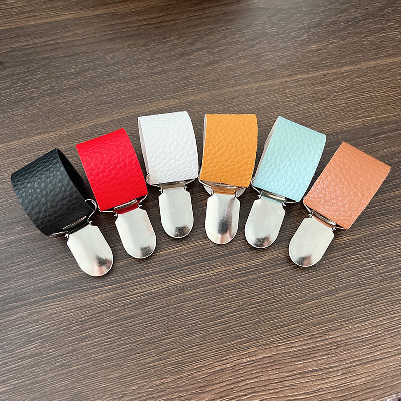 AuraClip™ Magnetic Leather Hat Holder – Hands-Free Travel Essential