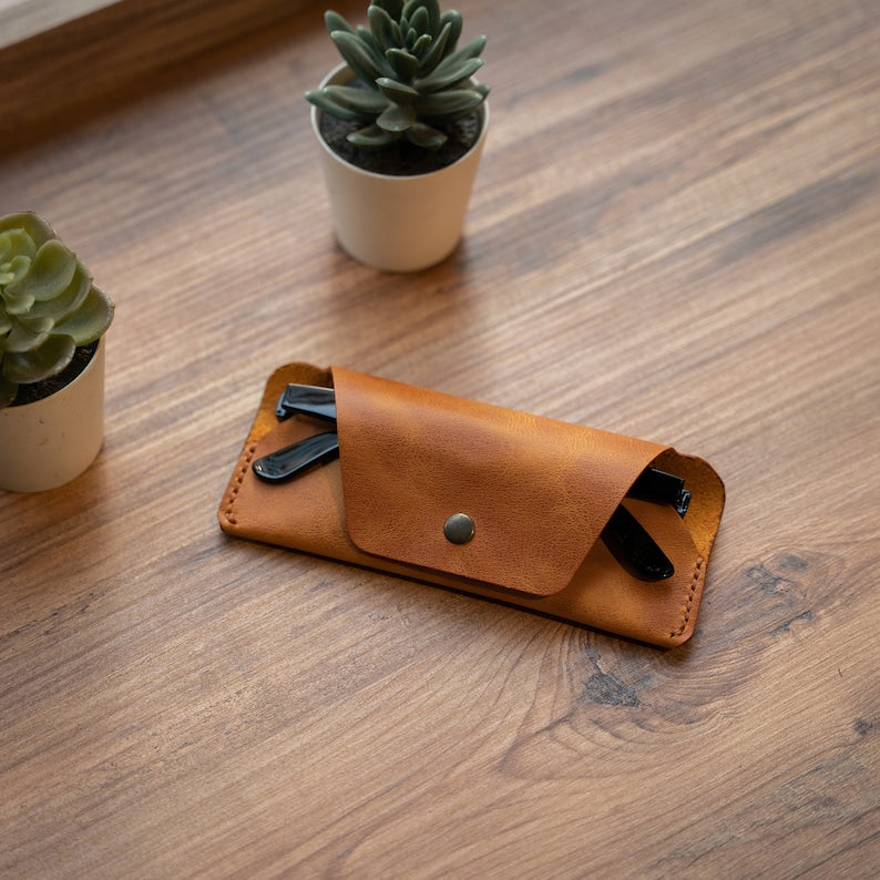 AuraCloud™ Sunglasses Vault | Scratch-Proof Hanging Case