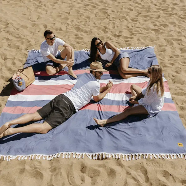 AuraMat™ – Oversized Sand-Free Beach & Picnic Blanket