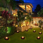 AuraCloud™ Solar Lantern | Inflatable Waterproof Mood Light