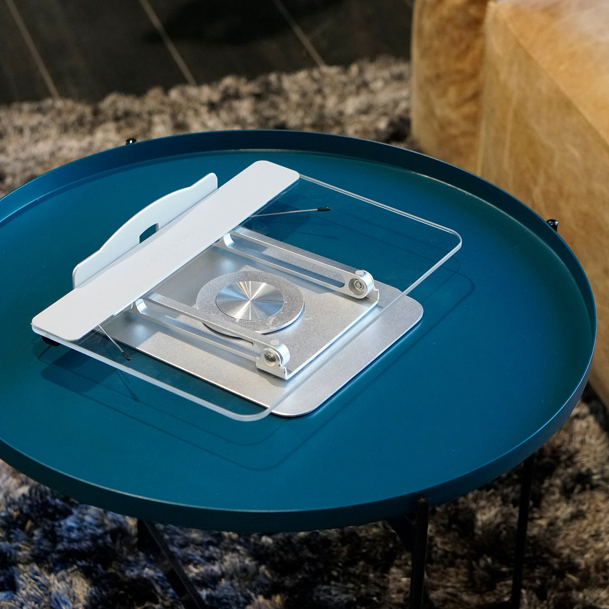 Cloud-View™ Aluminum 360° Travel Phone Stand