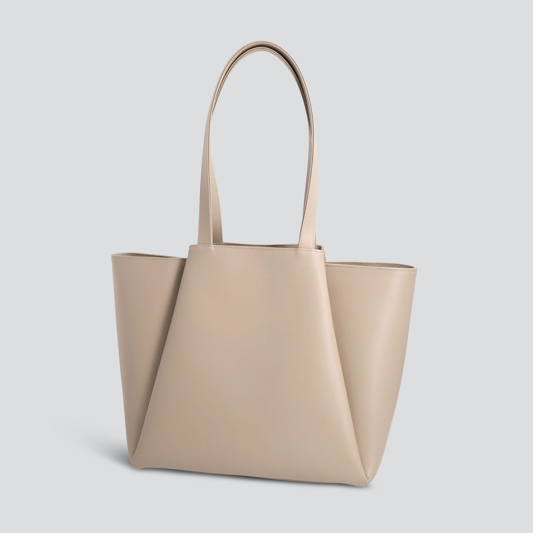 AuraCloud™ Signature Travel Tote – The Ultimate Weekend Carryall