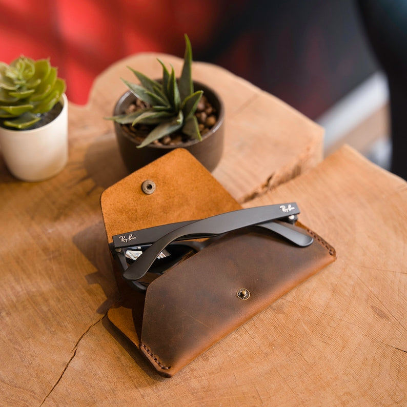 AuraCloud™ Sunglasses Vault | Scratch-Proof Hanging Case
