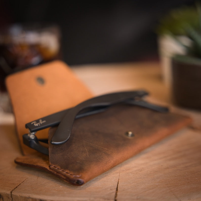 AuraCloud™ Sunglasses Vault | Scratch-Proof Hanging Case