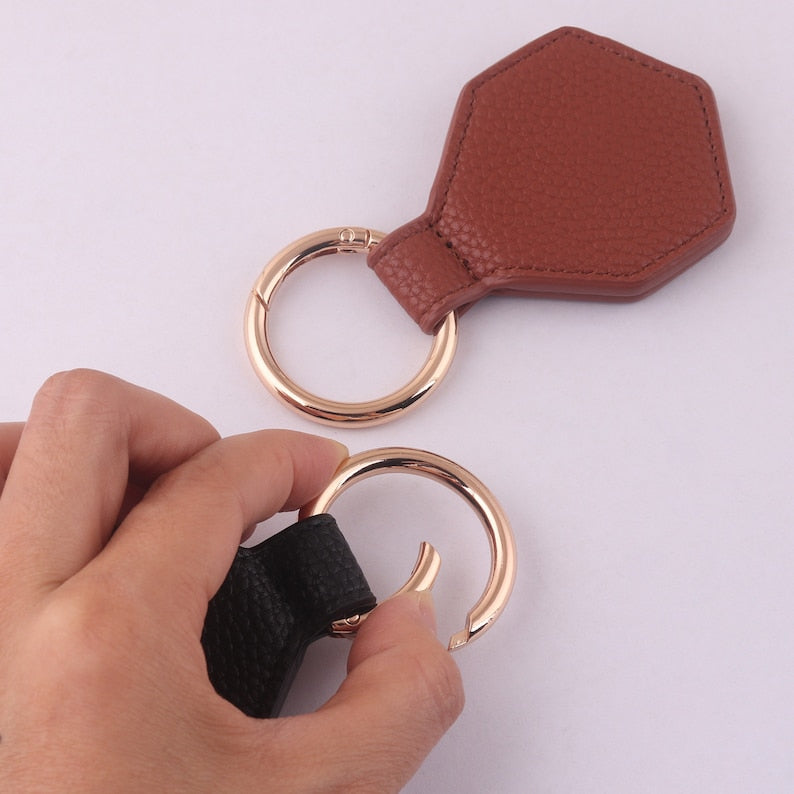 AuraClip™ Magnetic Travel Hat Holder (Hands-Free Luggage Clip)