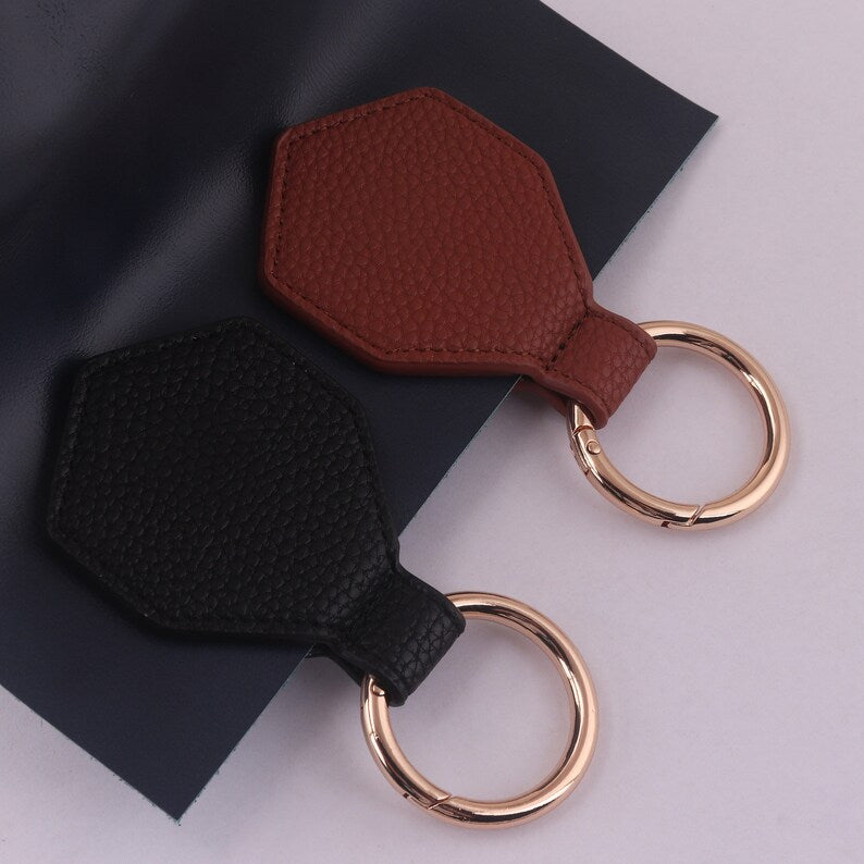 AuraClip™ Magnetic Travel Hat Holder (Hands-Free Luggage Clip)